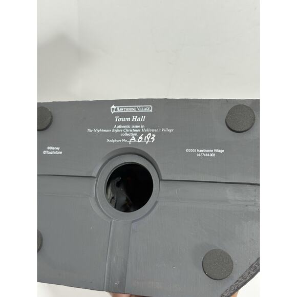 Hawthorne Village Nightmare Before Christmas ~ 2005 TOWN‎ HALL W/ COA & cord - Picture 3 of 9